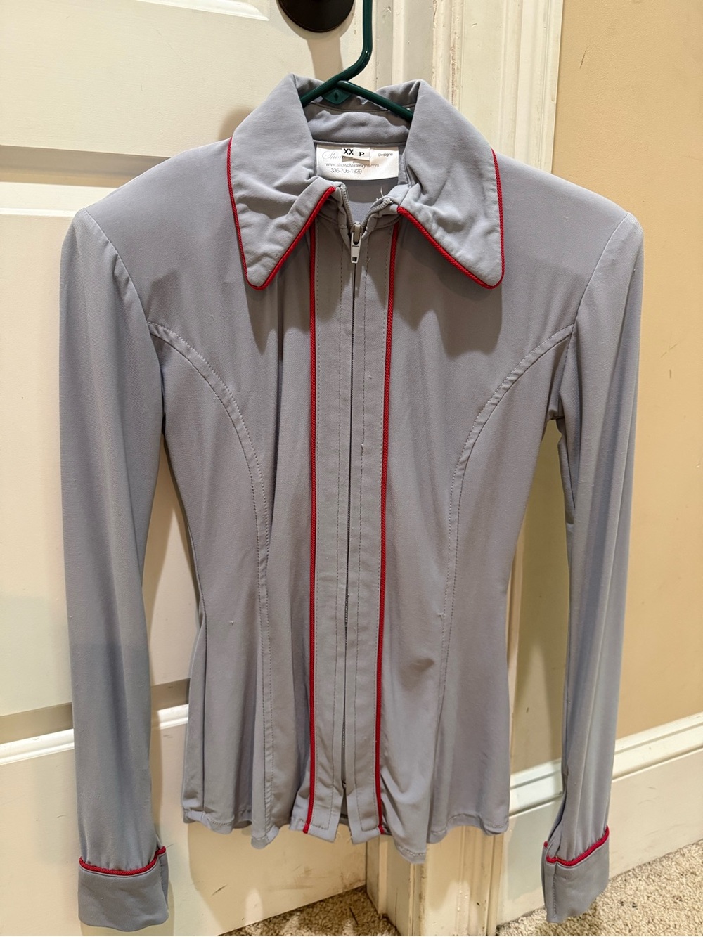Show Diva Designs Western show Women’s XS Gray Zip-Front top w/ Red Piping